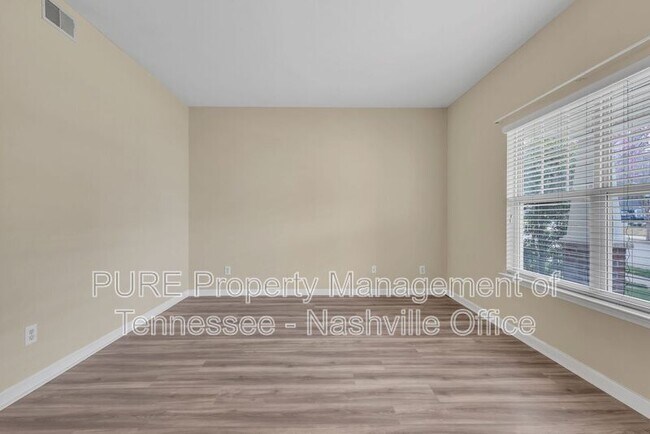 Photo - 740 Vernon Ave