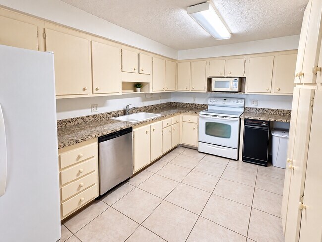 Photo - 254 Cloverleaf Rd