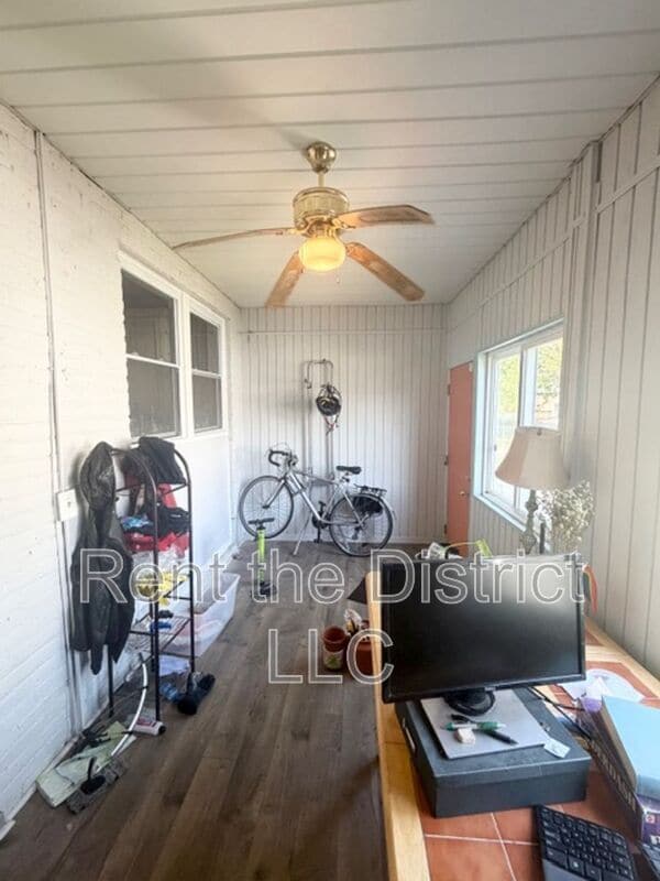 Photo - 318 T St NE