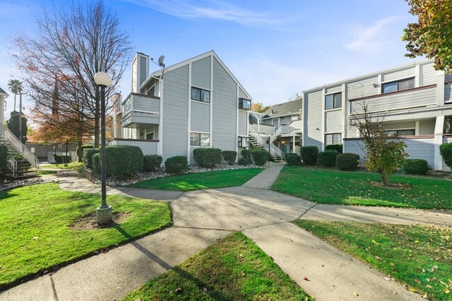 Photo - "Spacious 3-Bed Condo with 2 Baths in Citr... Unit M