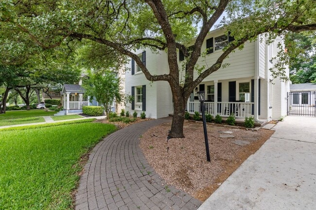 Photo - CHARMING 3-BEDROOM IN THE HEART OF ALAMO HEIGHTS