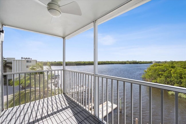 Photo - 689 NE 6th Ct