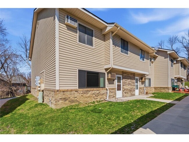 Building Photo - 64 E 13th St