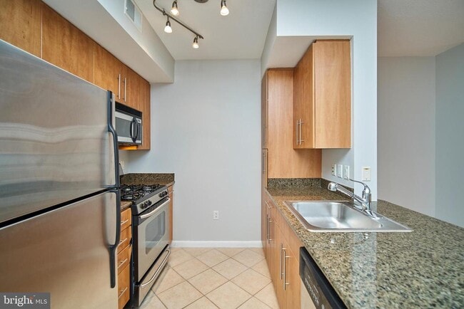 Photo - 1021 N Garfield St Unit 604
