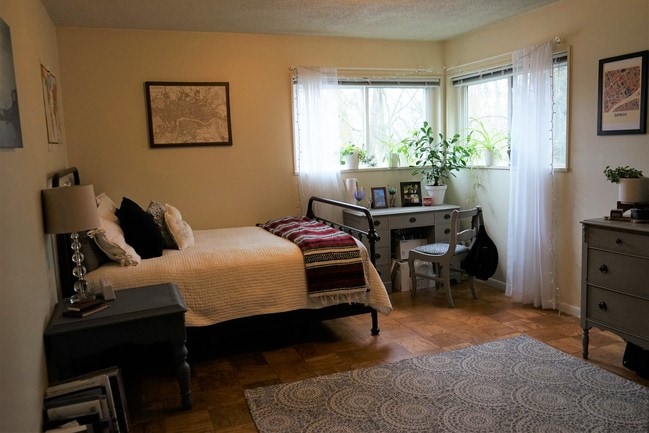 Photo - 715-719 W Madison St