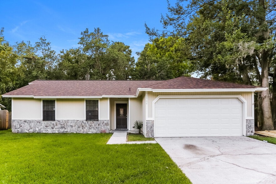 1704 Sandy Hollow Loop