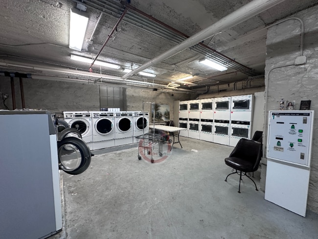 Photo - 2860 Buhre Ave Unit 4V