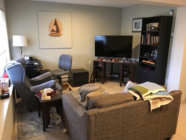 Photo - 15091 Royal Av