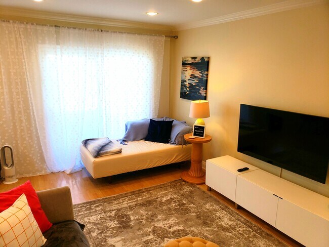 Living room - 11718 Darlington Ave Unit 7