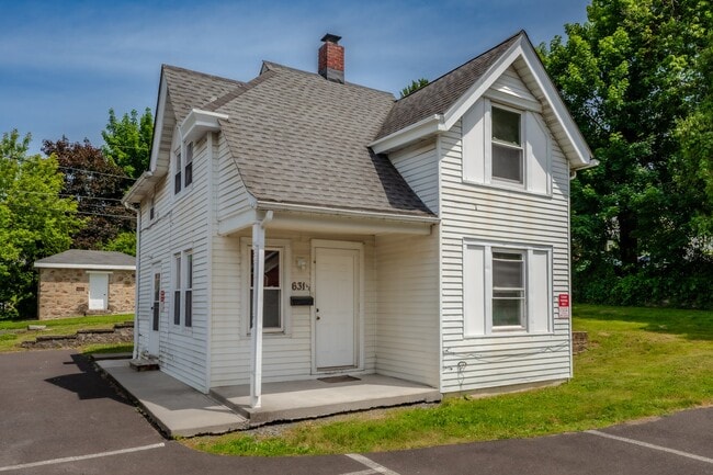 Photo - 631 Main St
