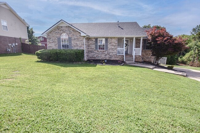 Building Photo - Pet Friendly Three Bedroom! Rental