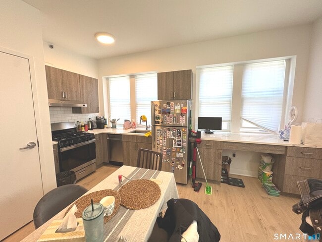 Building Photo - 19 Whitney Ave Unit C