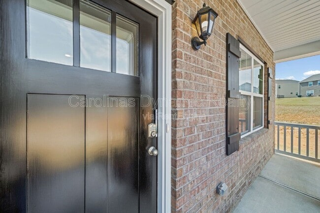 Photo - 204 Calvin Crk Dr