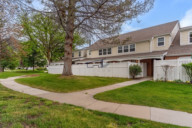 Photo - 281 W Pheasantbrook Dr Townhome