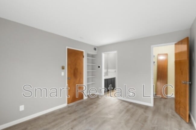 Building Photo - 9951 Chateau Roi Dr