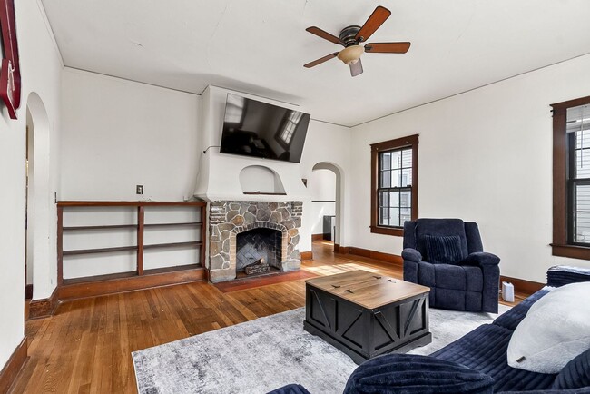 Photo - 1304 Riverside Dr Unit 1