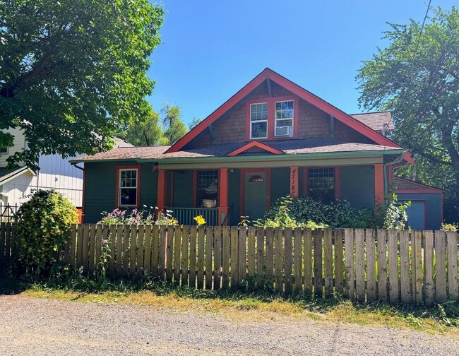 Building Photo - Beautiful 4+ Bed, 3 Bath Crafstman Home with Fenced Yard near St. Johns