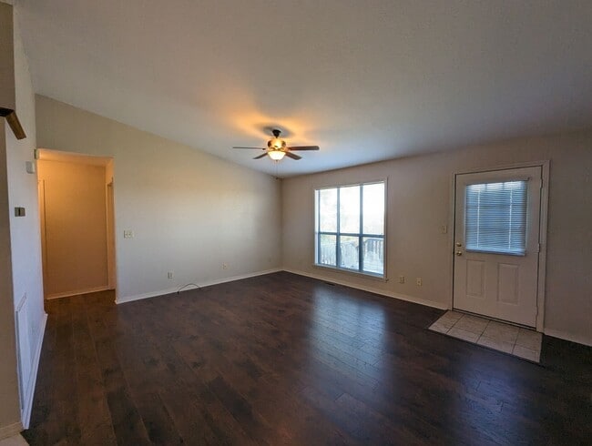 2 Bed • 2 Bath • Overlooking the White River - 2 Bed • 2 Bath • Overlooking the White River Unit Apt 3