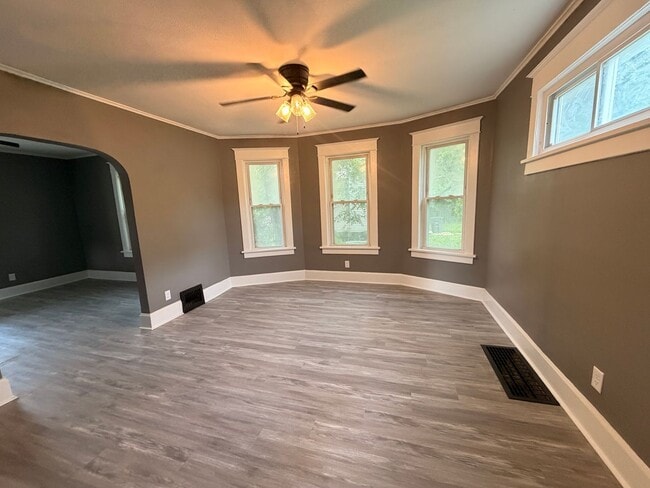 Photo - Charming 3 Bedroom Home with Screened Porch and 2 Car Garage