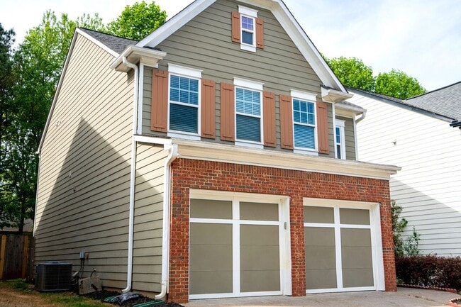 Building Photo - 5815 Weddington Dr