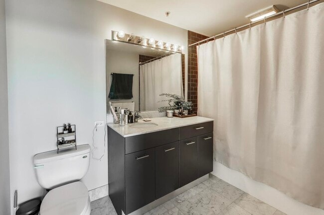 Photo - 659 W Randolph St Unit 1711