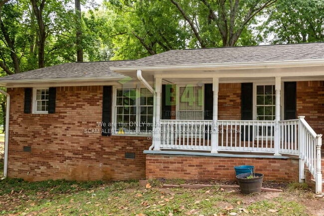 Photo - 6106 Venetian Way SW