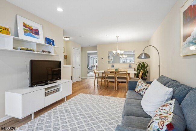 55 Greenbrook Dr