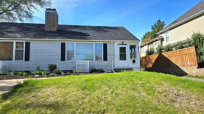 Building Photo - "Charming Edina Duplex Retreat: Spacious 1150 Sq Ft Haven!" Available now!