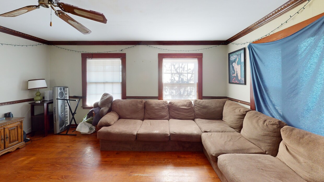 Photo - Private bedroom in 5 bed/1 bath Home
