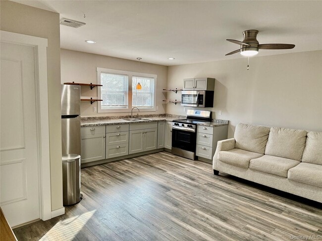 Building Photo - 341 Main St Unit 1B