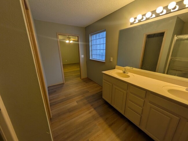 Photo - 2013 Hickoryleaf Ln