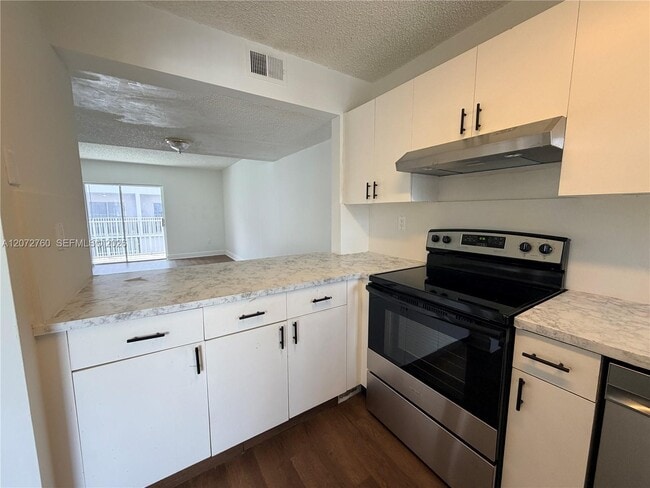 Photo - 2710 W 76th St Unit 206