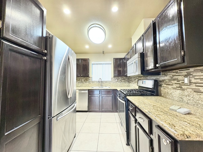 Building Photo - 14542 Burbank Blvd