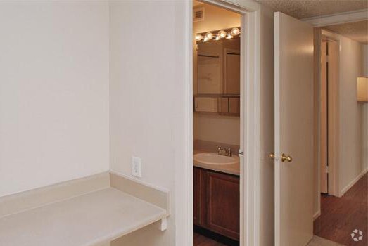 Valley Creek Apartments