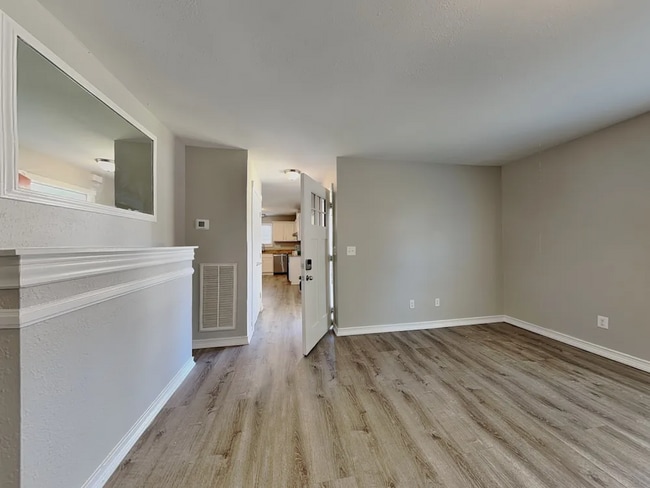 Photo - 522 Parnell Dr