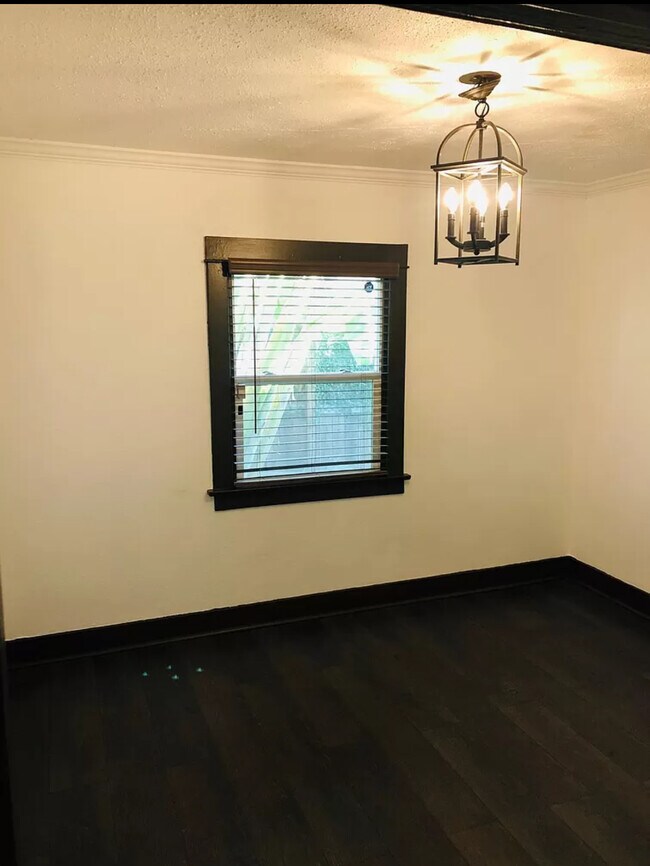 Photo - 915 N Chester Ave