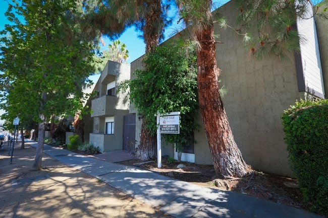 Building Photo - 4506 Saugus Ave Unit 11