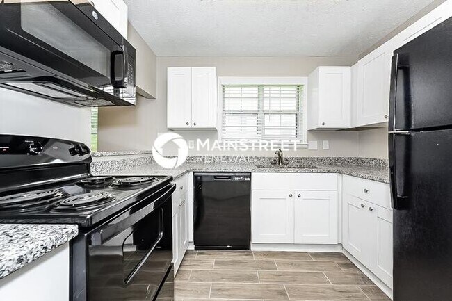 Photo - 3 Bedroom Pet-Friendly Home in Jonesboro, GA with Main Street Renewal