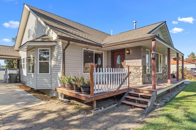 Photo - 1005 N 3rd St E