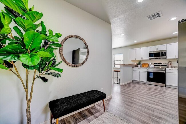 Photo - 1374 Forest View Dr