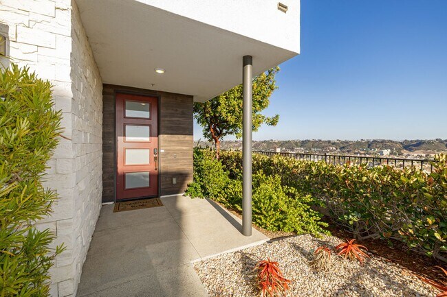 2739 Via Alta Pl