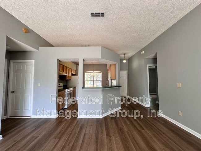 Photo - 13012 Staffordshire Dr S