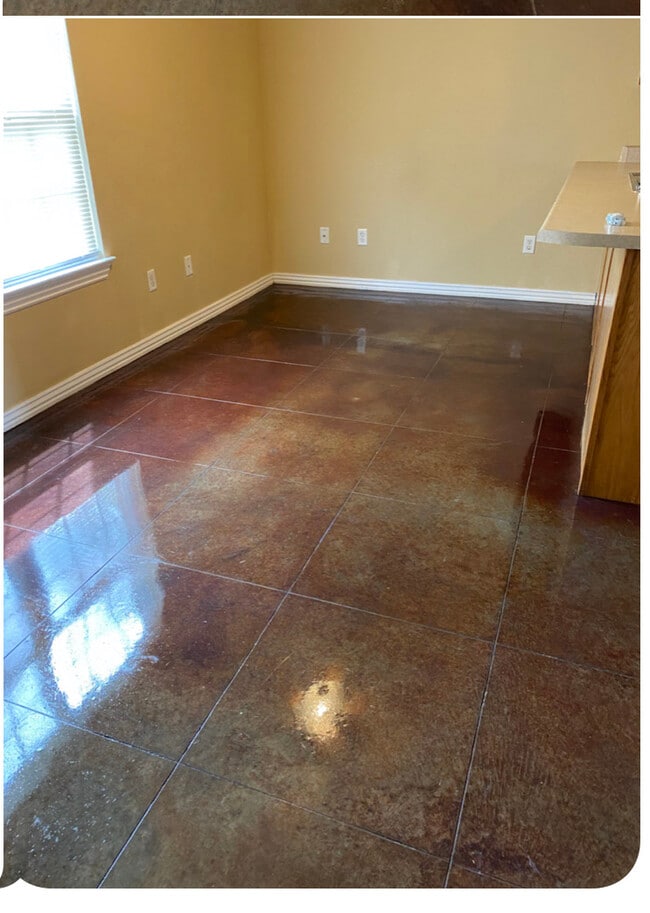 Building Photo - 2910 Meridian Plz Unit C