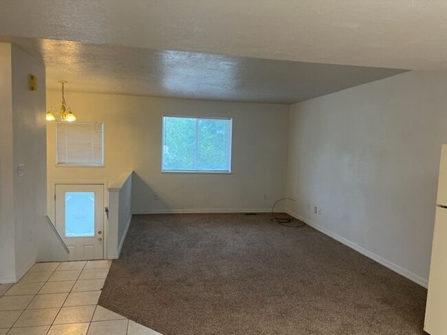 Photo - HUGE 6 bed 3 bath Home in Pocatello