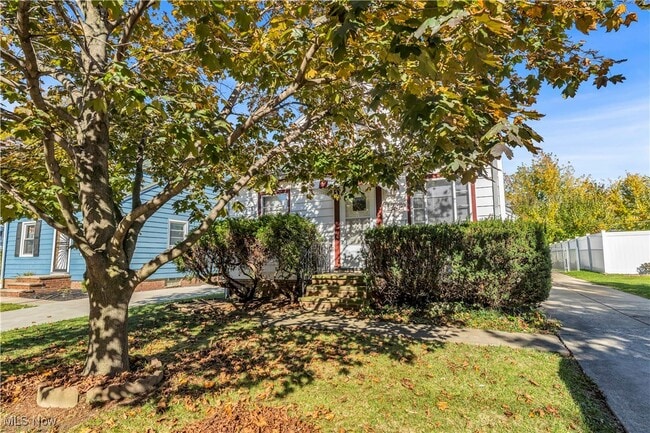 Photo - 1487 E 193rd St