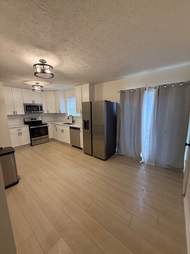 Photo - 619 Lakeridge Dr SE