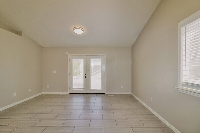 Photo - 6588 Oak Bridge Dr