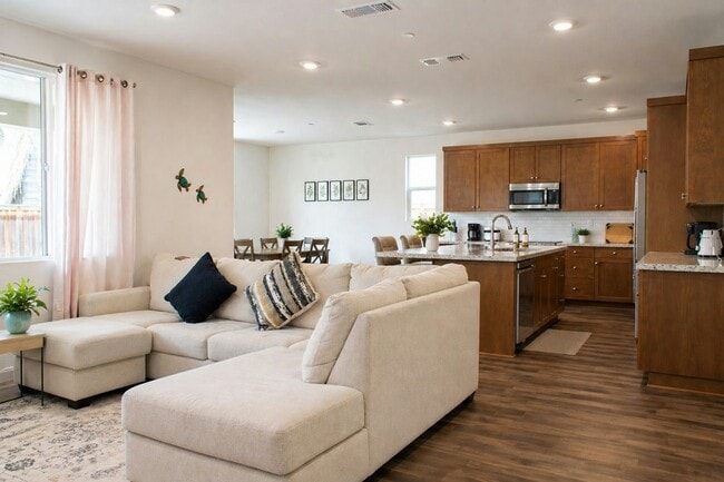 Photo - 417 Avendale Dr