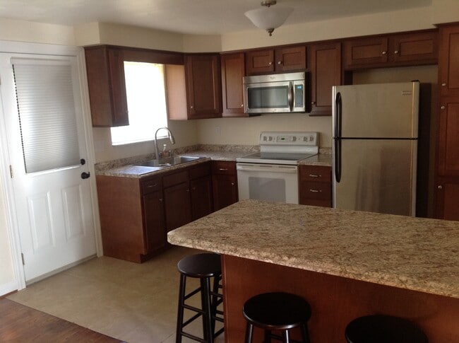 Photo - 563 Hickory Dr