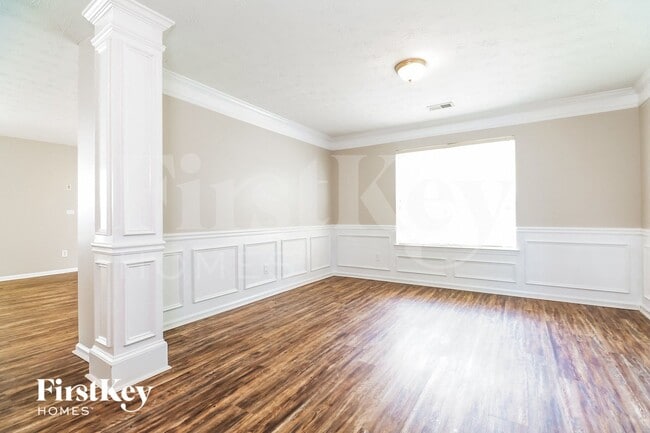 Photo - 592 Howell Dr